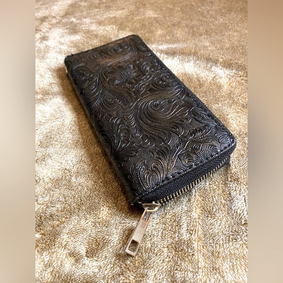 Black Ardene’s Wallet - Picture 4 of 5
